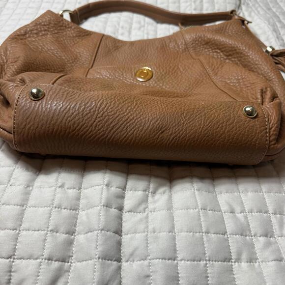 ISAAC MIZRAHI Bridgehampton Tan Pebbled Genuine Leather Hobo‎ Purse Tassel Charm - Picture 4 of 13
